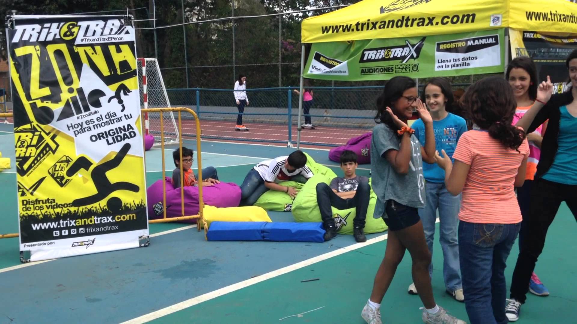 Competidoras de la Zona Baile en el TrixandTrax del Colegio el Peñon