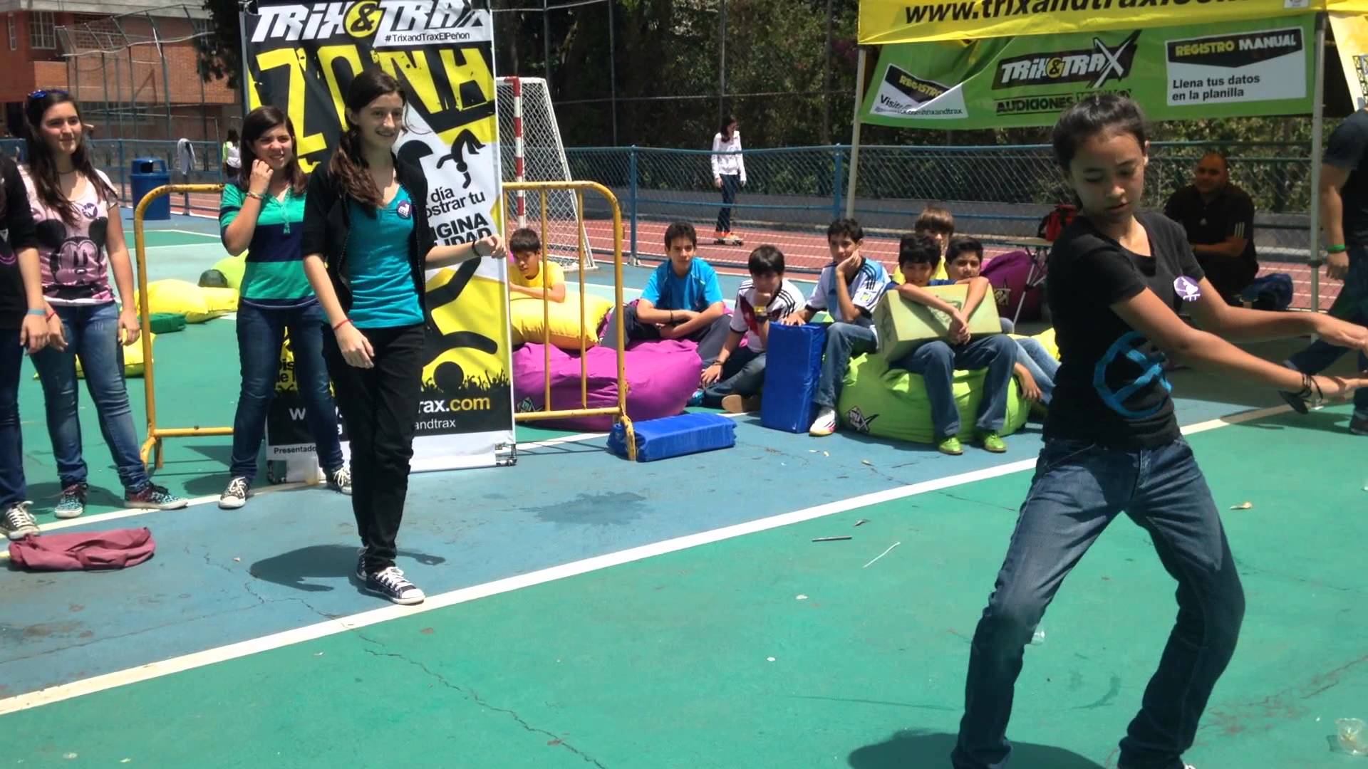Ganadoras de la Zona Baile en el TrixandTrax del Colegio el Peñon
