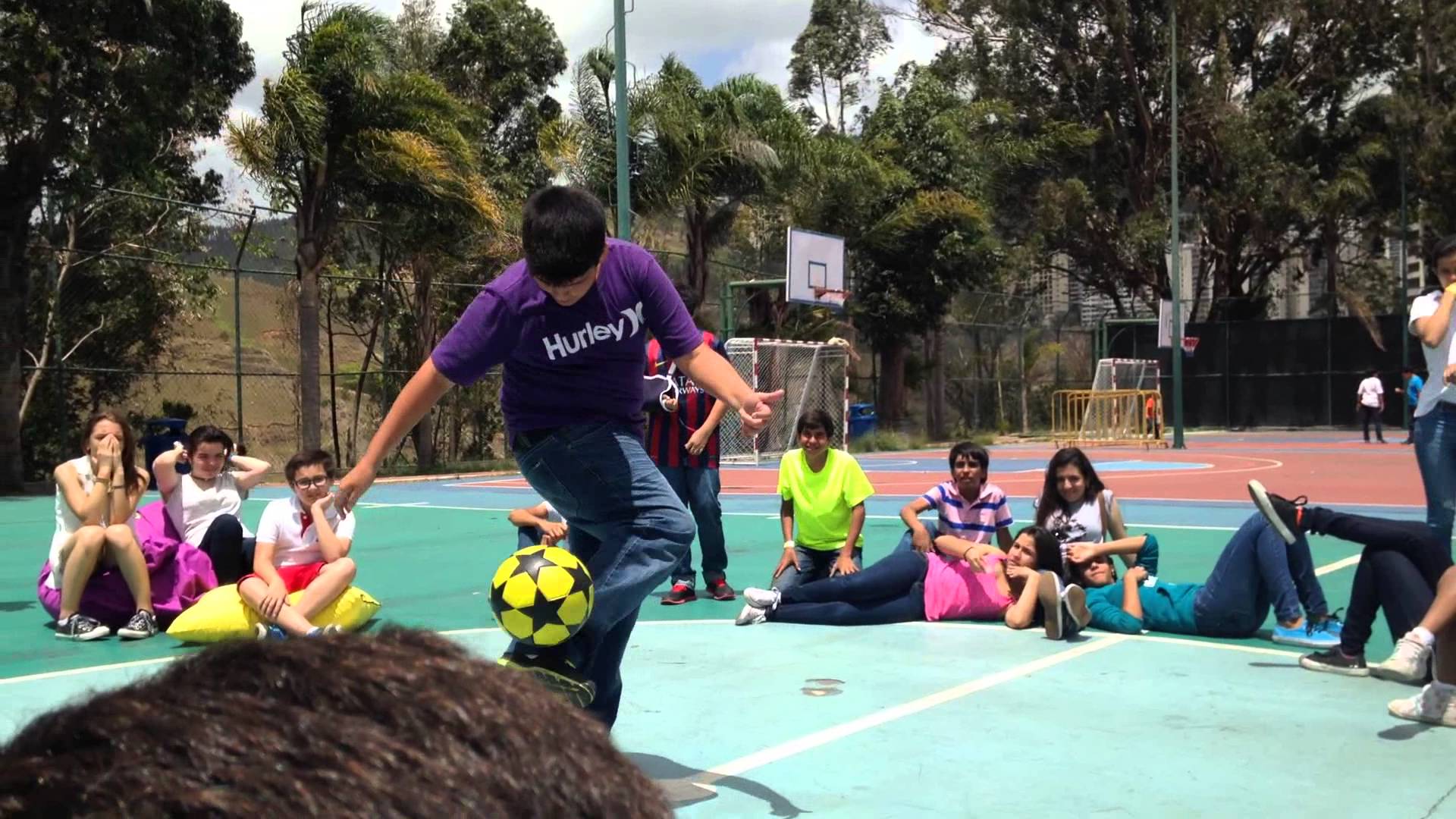 Talento de dominio de balón en la Zona Trix en el TrixandTrax del Colegio el Peñon