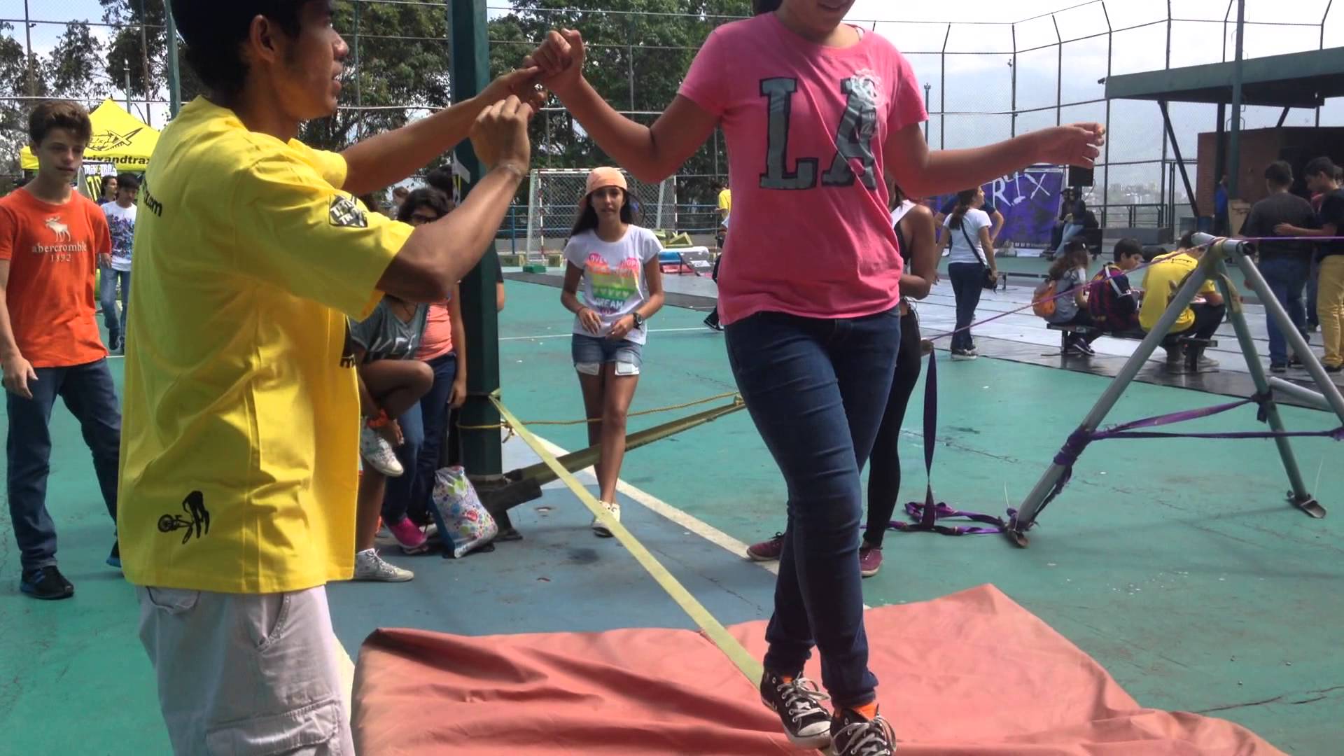 Talento de Slack Line en la Zona Trix en el TrixandTrax del Colegio el Peñon