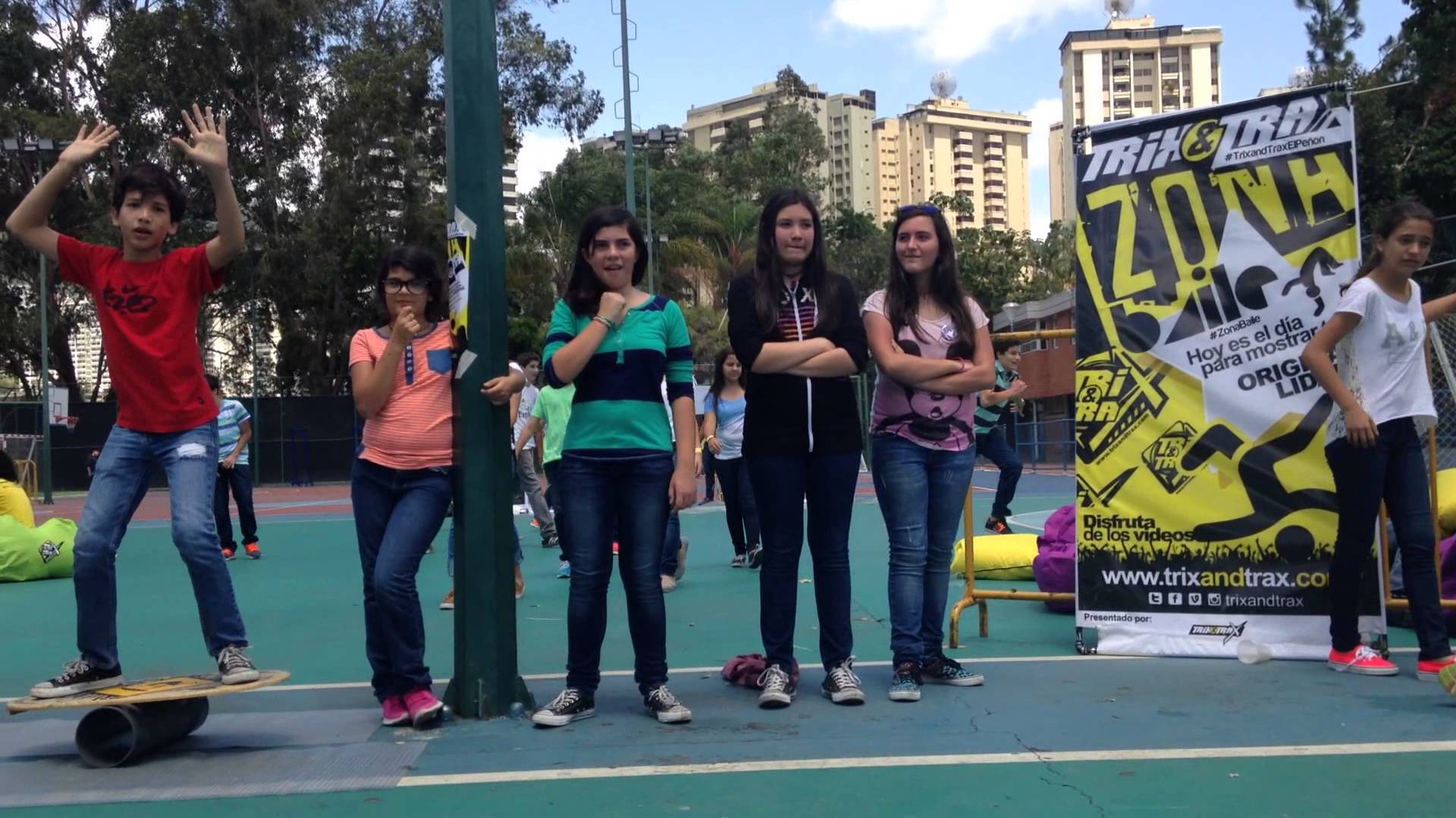 Talento en la competencia de la Zona Baile en el TrixandTrax del Colegio el Peñon
