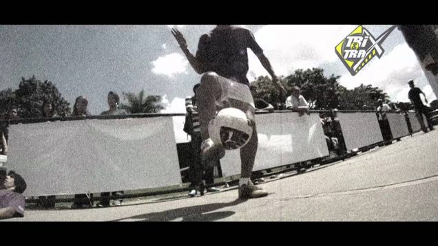 TRIX: RICARDO SEQUEIRA FOOTBALL FREESTYLE EN LA GRAN FINAL DE LA UCV. FEBRERO 2012