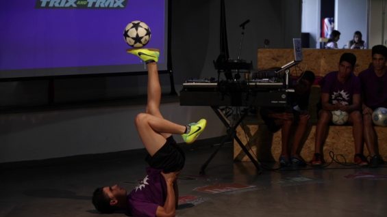 TrixandTrax Day   Luis Daniel ¨MIMO¨Rodriguez   Súper Héroe Trix   Football Freestyle